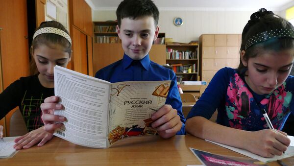 Ученики на уроке русского языка, архивное фото - Sputnik Таджикистан