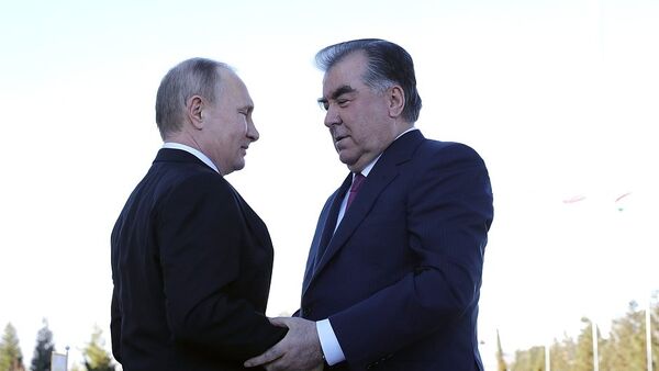 Президенты России и Таджикистана Владимир Путин и Эмомали Рахмон - Sputnik Таджикистан