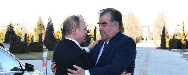 Президент России Владимир Путин и президент Таджикистана Эмомали Рахмон - Sputnik Тоҷикистон