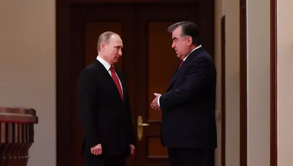 Владимир Путин ва Эмомалӣ Раҳмон, акс аз бойгонӣ - Sputnik Тоҷикистон