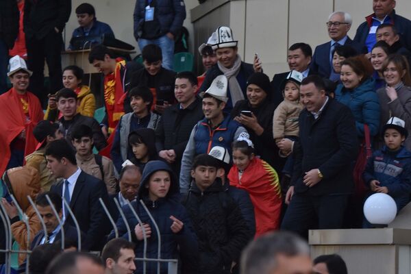Активные болельщики на трибунах стадиона - Sputnik Таджикистан