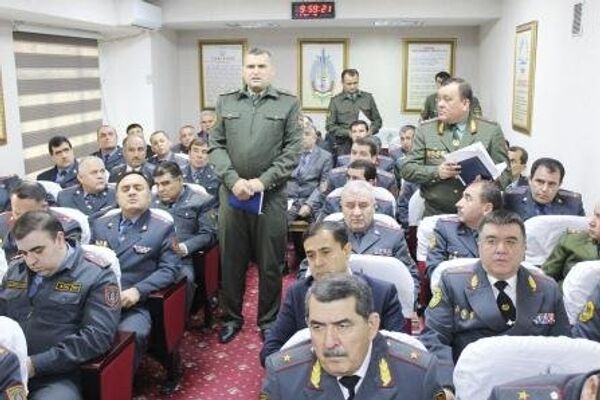 Мулоқоти вазири корҳои дохилии ҶТ бо кормандони милитсия - Sputnik Тоҷикистон