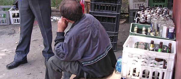 Суррогатный алкоголь Суррогатный алкоголь - Sputnik Таджикистан