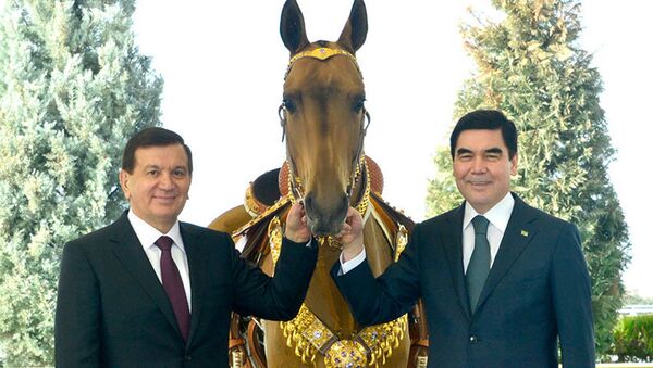 Президент Узбекистана Шавкат Мирзиёев и глава Туркменистана Гурбангулы Бердымухамедов - Sputnik Таджикистан
