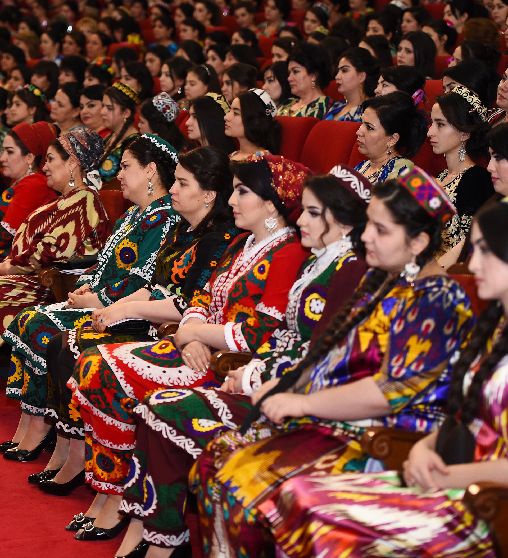 Таджики 2022. Женщины Таджикистана. Таджикистан женщины 2022. Женщины Таджикистана фото. Таджикская женская одежда.