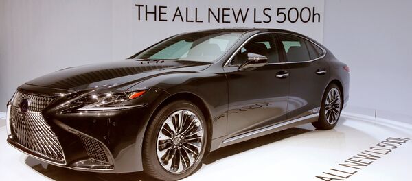 Lexus LS500h должен стать сильным конкурентом BMW 7-серии и Mercedes S-класс - Sputnik Тоҷикистон