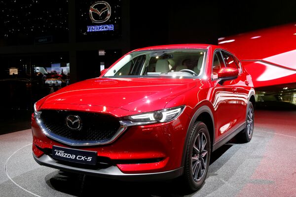 Mazda выставила в Женеве обновленный кроссовер CX5 - Sputnik Таджикистан