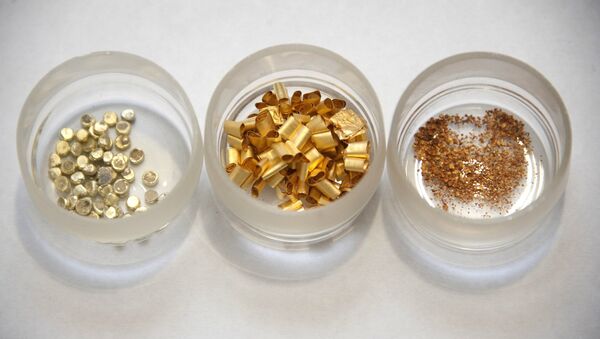 Образцы золота в пробирно-аналитической лаборатории  - Sputnik Таджикистан