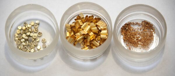 Образцы золота в пробирно-аналитической лаборатории Образцы золота в пробирно-аналитической лаборатории - Sputnik Таджикистан