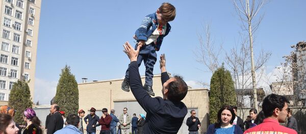 Навруз дар маркази Исмоилиёни Душанбе. Акс аз бойгонӣ Навруз дар маркази Исмоилиёни Душанбе. Акс аз бойгонӣ - Sputnik Тоҷикистон