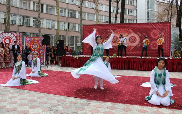 В Душанбе отмечают Навруз - Sputnik Таджикистан