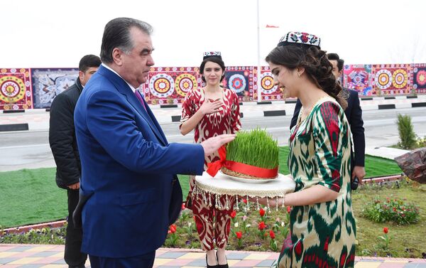 Президент Таджикистана Эмомали Рахмон на праздновании Навруза - Sputnik Таджикистан