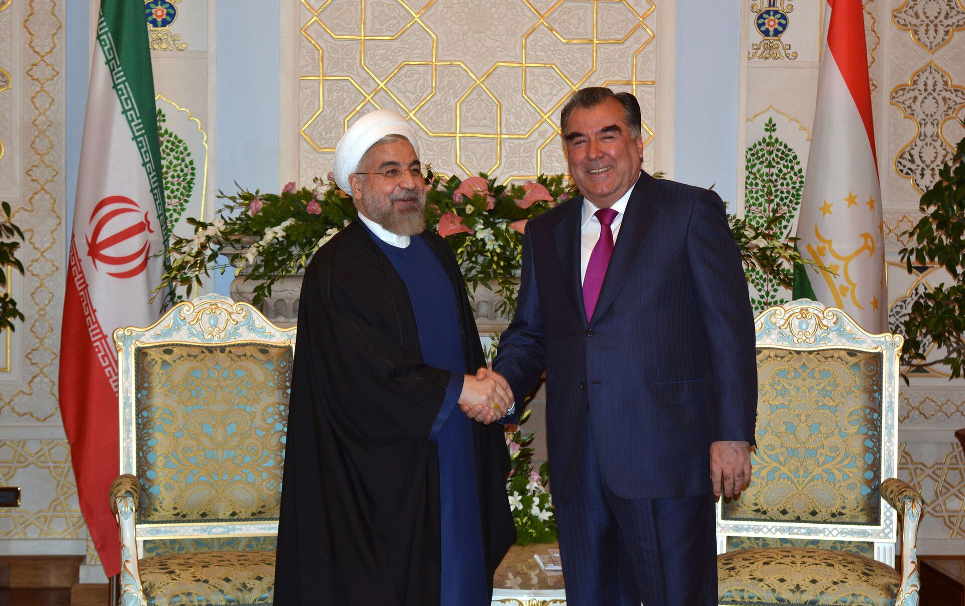 Таджикистан саудия. Эмомали Рахмон в Иране. Эмомали Рахмон и Хасан Роухани. Ибрахим раиси и Эмомали Рахмон.