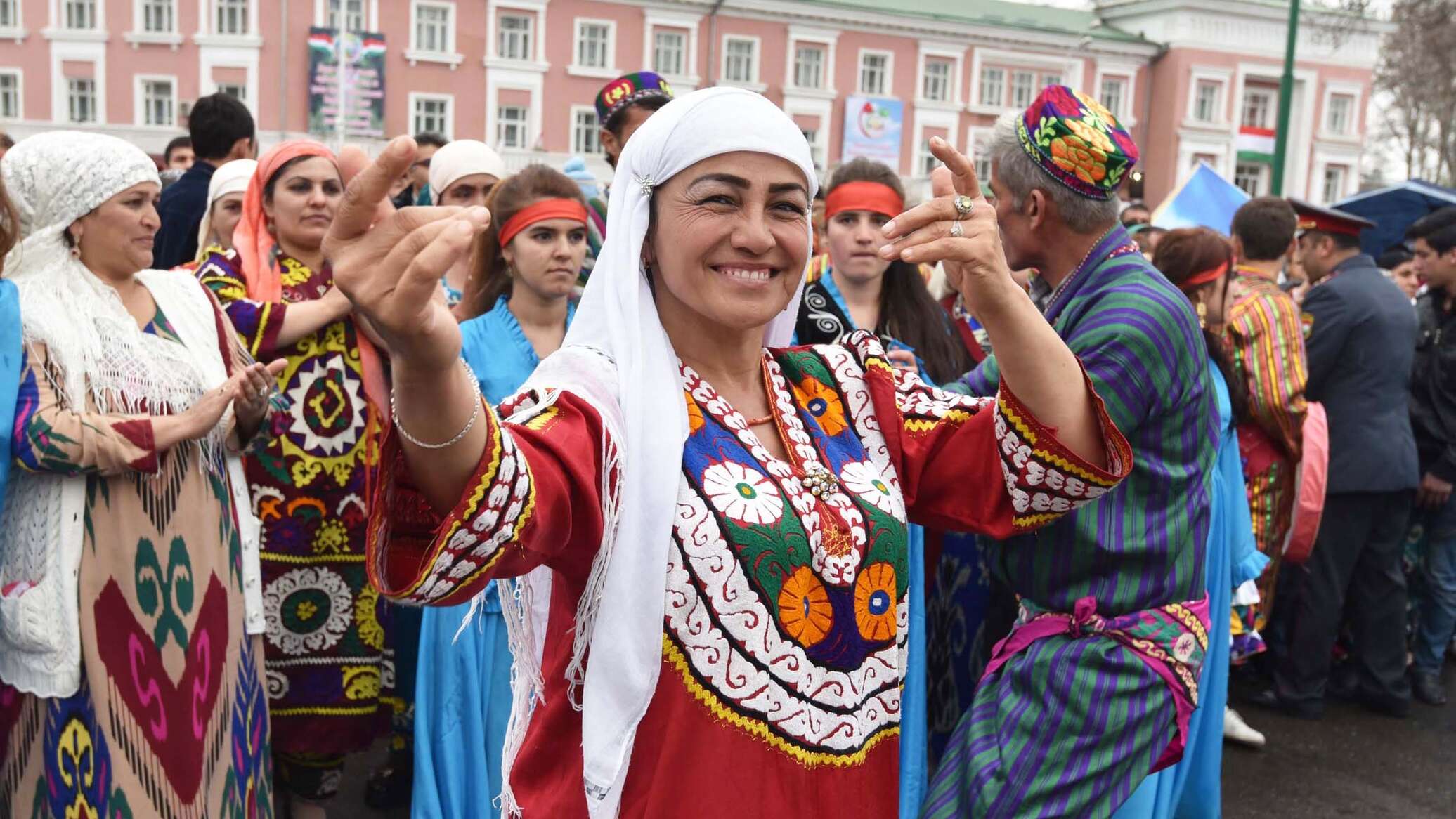 Таджикский закон. Таджикский праздник Навруз. Мехрган национальный праздник в Таджикистане. Праздники таджиков. Таджикский народный праздник.