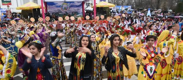 Душанбе встретил Навруз концертами и салютом под дождем - Sputnik Тоҷикистон