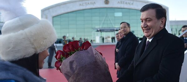 Президент Узбекистана Шавкат Мирзиёев прибыл с первым государственным визитом в Казахстан Президент Узбекистана Шавкат Мирзиёев прибыл с первым государственным визитом в Казахстан - Sputnik Таджикистан