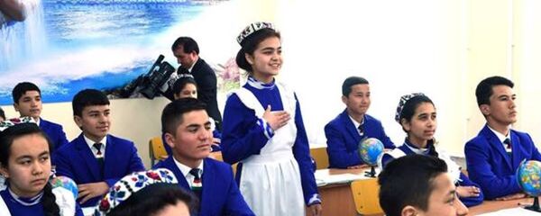 Таджикские школьники Таджикские школьники - Sputnik Тоҷикистон