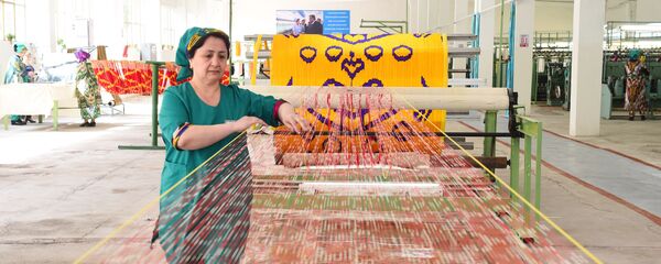 Работа на фабрике Атласи Худжанд Работа на фабрике Атласи Худжанд - Sputnik Таджикистан