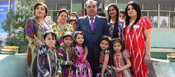 Эмомали Рахмон встречается с таджикистанцами - Sputnik Тоҷикистон