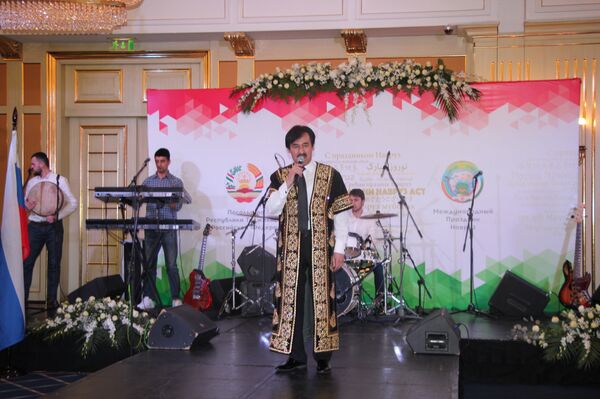 Посольство Таджикистана отметило в Москве Навруз, Хасани Камол - Sputnik Тоҷикистон