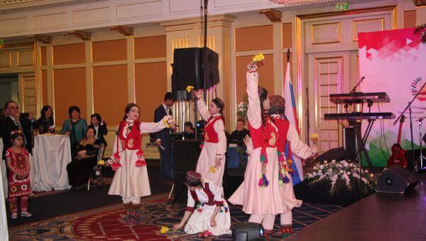 Посольство Таджикистана отметило в Москве Навруз, ансамбль Гулчин - Sputnik Таджикистан