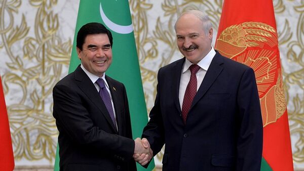 Президент Туркменистана Гурбангулы Бердымухамедов и президент Беларуси Александр Лукашенко, архивное фото - Sputnik Таджикистан