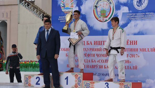 Дильшод Назаров на награждении победителей Кубка Душанбе по гуштингири - Sputnik Таджикистан
