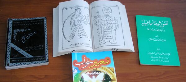 Изъятые на КПП Нижний Пяндж книги Изъятые на КПП Нижний Пяндж книги - Sputnik Таджикистан