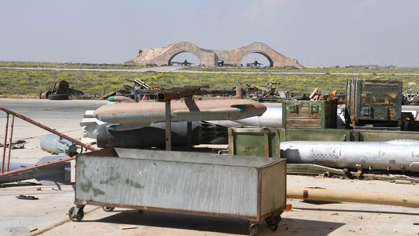 Последствия ракетного удара США по авиабазе в Сирии - Sputnik Таджикистан