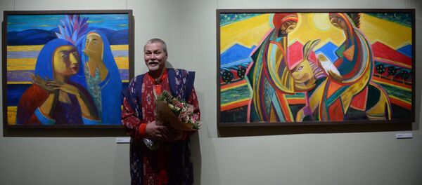 Художник Владимир Глухов на выставке Дорога домой в Государственном музее Востока в Москве. Художник Владимир Глухов на выставке Дорога домой в Государственном музее Востока в Москве. - Sputnik Таджикистан