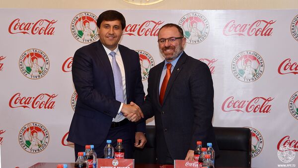 Федерация футбола Таджикистана и Coca-Cola подписали трехлетнее спонсорское соглашение - Sputnik Таджикистан