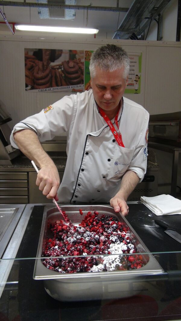 На занятии шеф-повара Фредерик Симонина - Sputnik Таджикистан