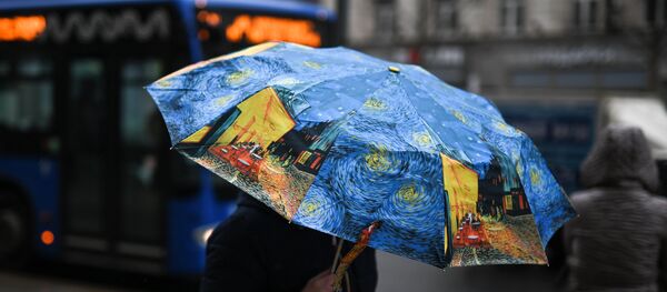 Прохожие на улице в Москве, архивное фото Прохожие на улице в Москве, архивное фото - Sputnik Тоҷикистон