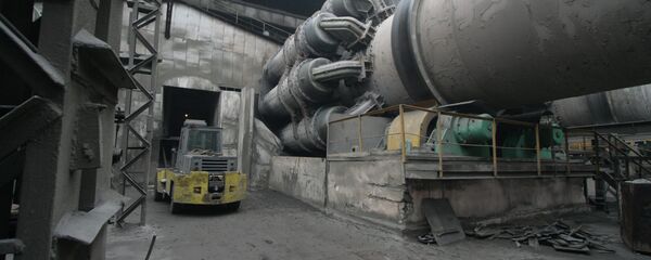 Цементный завод, архивное фото Цементный завод, архивное фото - Sputnik Тоҷикистон