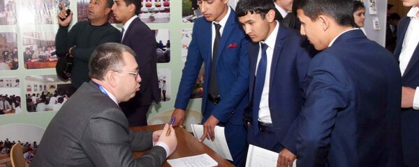 Выставка-ярмарка Российское образование Душанбе - 2017 - Sputnik Тоҷикистон