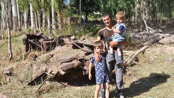 Таджикистанец с детьми от русской женщины, Горный Каратегин - Sputnik Таджикистан
