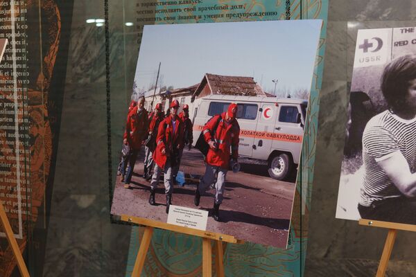 Фотовыставка Красный Крест и Красный Полумесяц, на фото Команда Реагирования при ЧС в действии. Таджикистан 2014 - Sputnik Таджикистан