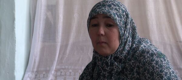 Модари боздоштшудагон Азимовҳо  Вазира Мирзахмедова - Sputnik Тоҷикистон