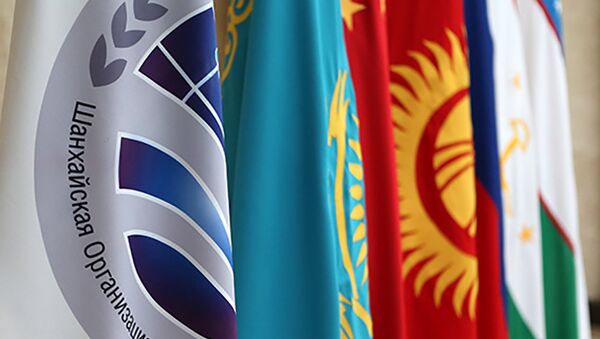 Флаги и эмблема ШОС, архивное фото - Sputnik Таджикистан