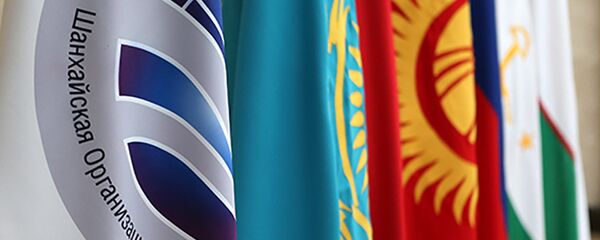 Флаги и эмблема ШОС - Sputnik Тоҷикистон