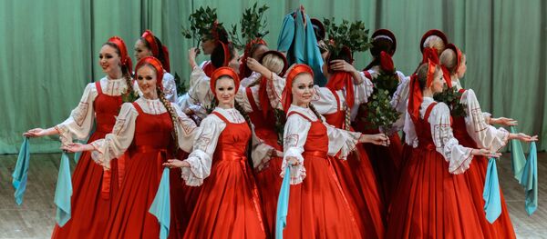 Концерт ансамбля Березка имени Н.С.Надеждиной Концерт ансамбля Березка имени Н.С.Надеждиной - Sputnik Таджикистан