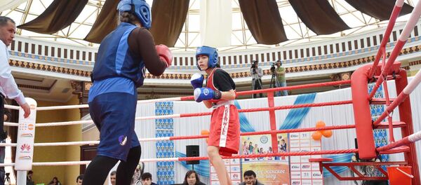 Турнир по женскому боксу Женщины против насилия, наркомании и гендерного неравенства - Sputnik Таджикистан