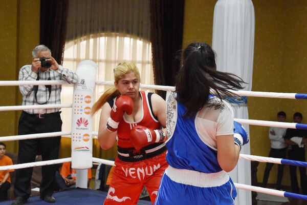 Турнир по женскому боксу Женщины против насилия, наркомании и гендерного неравенства - Sputnik Таджикистан