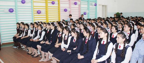 Муҳассилини мактаби рақами 15-и шаҳри Душанбе - Sputnik Тоҷикистон