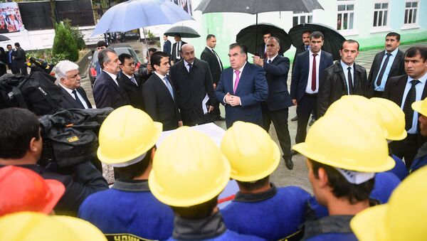 Президент Таджикистана Рахмон Эмомали на на церемонии открытий зданий - Sputnik Таджикистан
