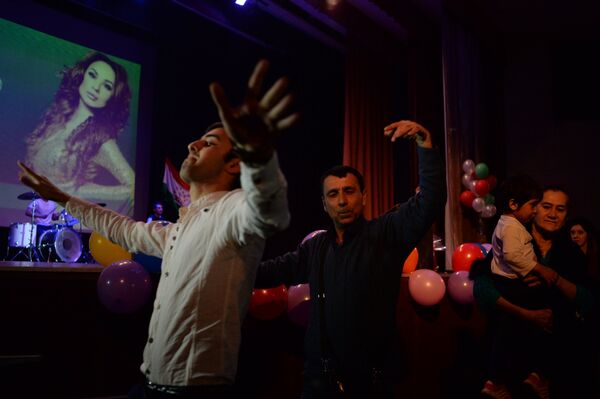 Ҳама ба рақс. Консерти Зулайхо Маҳмадшоева дар Маскав - Sputnik Тоҷикистон