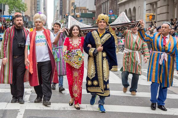 Персидский парад в Нью-Йорке, архивное фото Персидский парад в Нью-Йорке, архивное фото - Sputnik Тоҷикистон