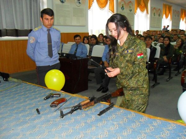 Маҳкамова-Беҳтарин силоҳшинос - Sputnik Тоҷикистон