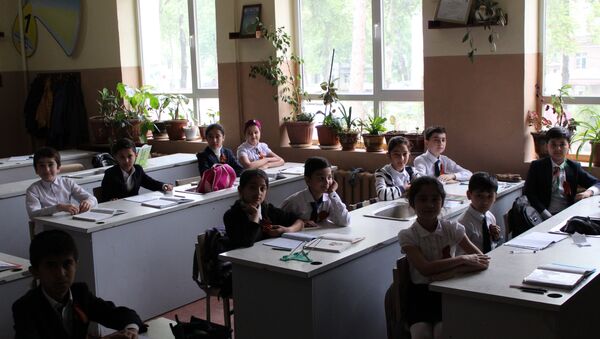 Школьники в классе, архивное фото - Sputnik Таджикистан