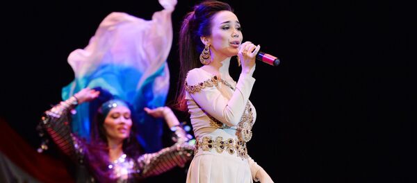 С концерта таджикской певицы Зулайхо Махмадшоевой - Sputnik Тоҷикистон